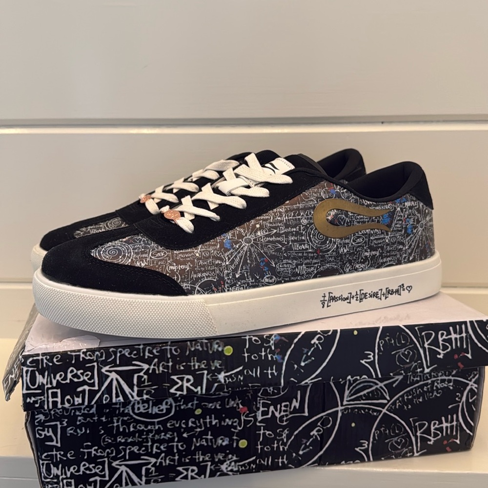 Brand: Fast sneakers